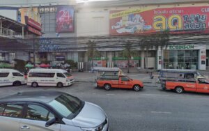ตู้เอทีเอ็มธนาคารยูโอบี @ โรบินสัน ศรีราชา 1: ตู้เอทีเอ็มของธนาคารยูโอบีที่ชลบุรีอำเภอศรีราชา