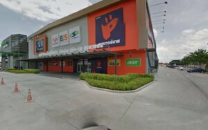 ATM ออมสิน โรงภาพยนตร์ SF โรบินสัน สุพรรณบุรี: ตู้เอทีเอ็มของธนาคารออมสินที่สุพรรณบุรีอำเภอเมืองสุพรรณบุรี